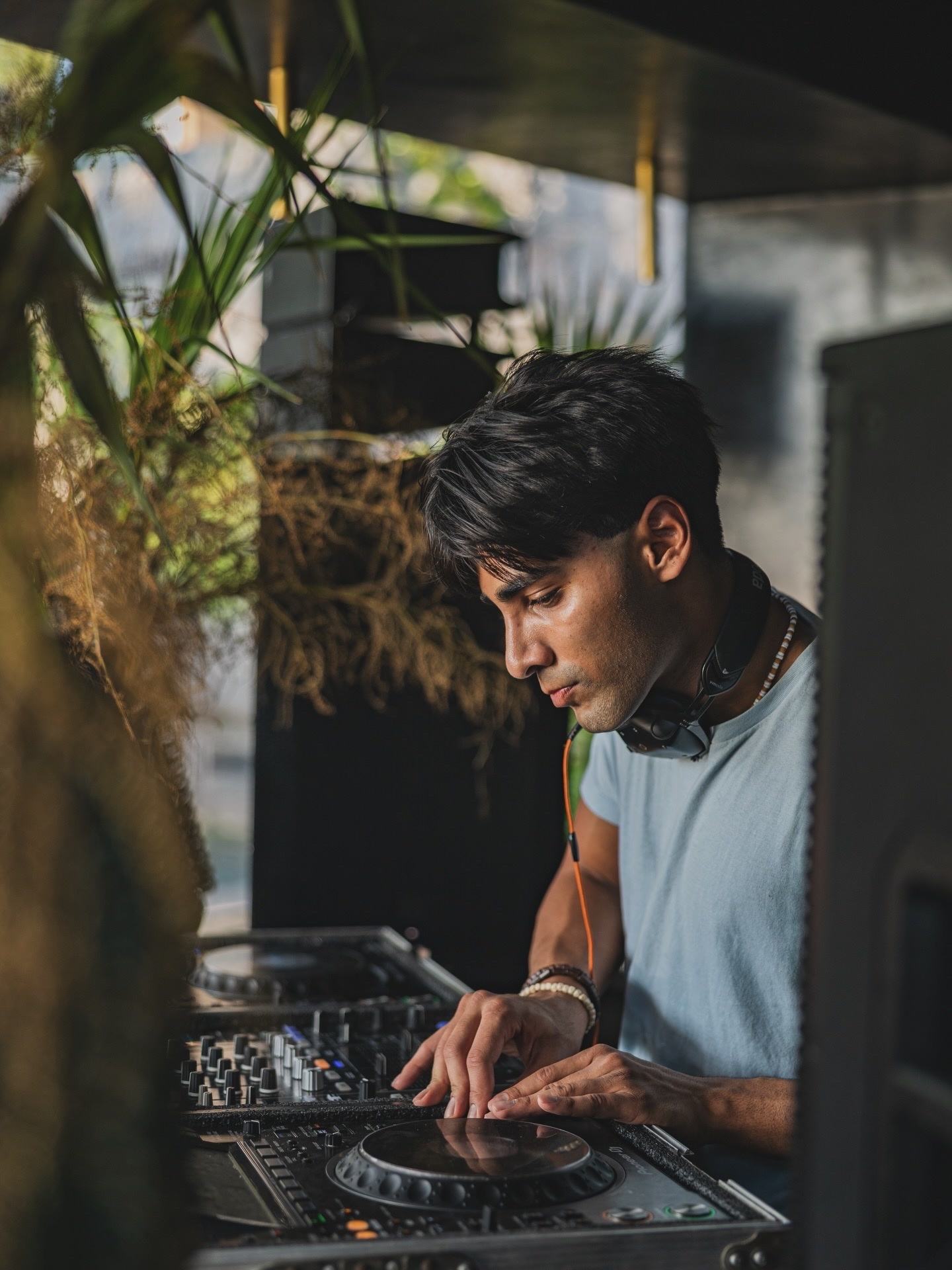 Armaan Damani mixing on CDJs in daylight, organic house DJ set in San Diego